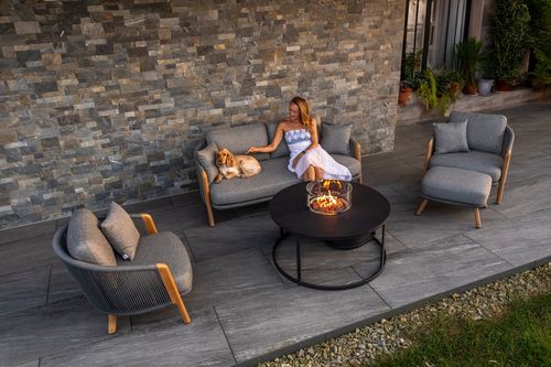 Salon pod chmurką: najmodniejsze trendy w aranżacji przestrzeni outdoorowych Salon pod chmurką: najmodniejsze trendy w aranżacji przestrzeni outdoorowych